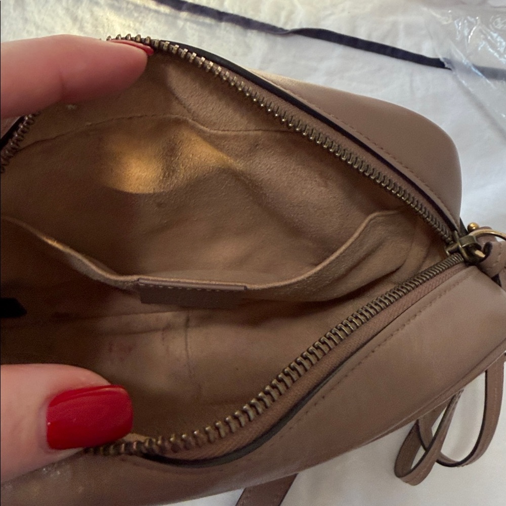 Gucci Tan Crossbody Bag with Gold Accents - Picture 11 of 12